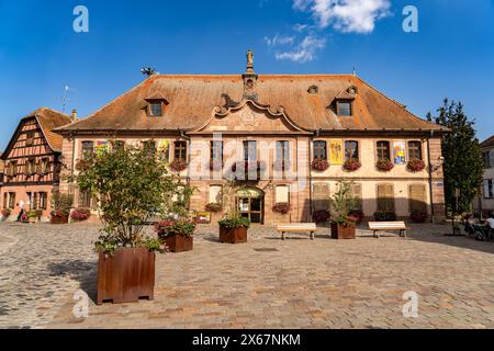 Das Rathaus Hotel de ville in Bergheim, Elsass, Frankreich Stockfoto