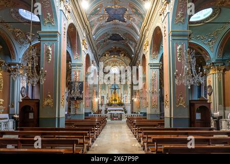 Innenraum der Kirche Chiesa di Sant'Antonio Abate, Dolceacqua, Ligurien, Italien, Europa Stockfoto