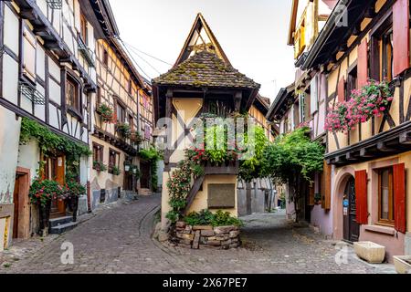 Fachwerkhäuser in Eguisheim, Elsass, Frankreich Stockfoto