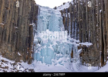 Der gefrorene Studlafoss in Ost-Island im Winter Stockfoto