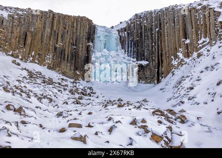 Der gefrorene Studlafoss in Ost-Island im Winter Stockfoto