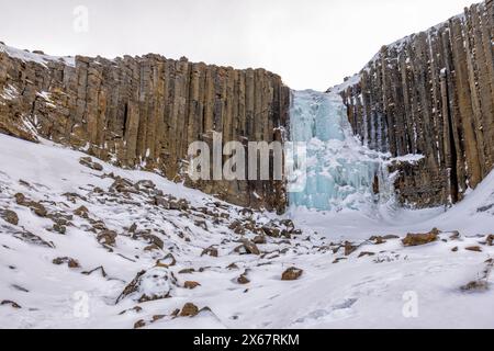 Der gefrorene Studlafoss in Ost-Island im Winter Stockfoto