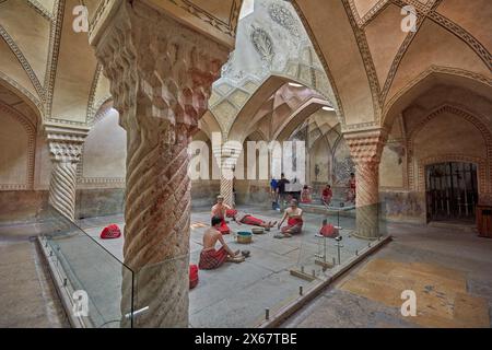 Innenansicht des heißen Zimmers (garmkhaneh) im Vakil Bathhouse, traditionelles persisches öffentliches Badehaus aus dem 18. Jahrhundert. Shiraz, Iran. Stockfoto