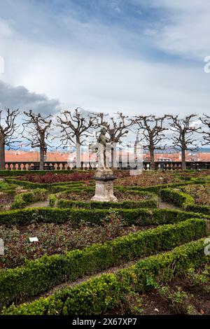 Statuen im Garten der antiken Bibliothek von Bamberg, Europa, Deutschland, Franken, Bayern, Bamberg Stockfoto