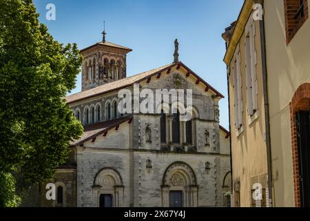 Blick auf die Kirche Notre Dame de Clisson in Loire Atlantique in Frankreich Stockfoto