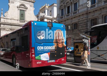 Europawahlen 2024. Die italienische Premierministerin Giorgia Meloni, Vorsitzende der Fratelli d'Italia FDI (Brüder Italiens). Buswahlposter. Rom Stockfoto