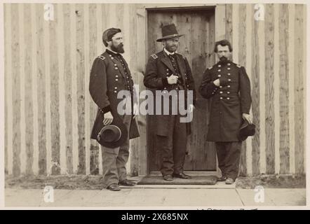 Brigadegeneral John A. Rawlins, links, Lieutenant General U.S. Grant, Zentrum, und Lieutenant Colonel Theodore S. Bowers in City Point, Virginia, Bürgerkriegsfotos 1861-1865 Stockfoto