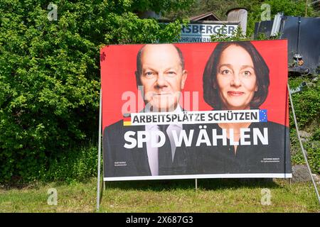 Garmisch Patenkirchen, Bayern, Deutschland - 11. Mai 2024: Wahlplakate zur Europawahl 2024 in Garmisch-Patenkirchen in Bayern von der SPD mit Bundeskanzler Olaf Scholz *** Wahlplakate zur Europawahl 2024 hängen in Garmisch-Patenkirchen in Bayern von der Partei SPD mit Bundeskanzler Olaf Scholz Stockfoto