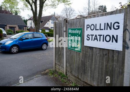 Wahlstation in Moseley am Tag der Wahl des Bürgermeisters der West Midlands Combined Authority, sowie für den Police and Crime Commissioner in England am 2. Mai 2024 in Birmingham, Großbritannien. Da voraussichtlich im November dieses Jahres Parlamentswahlen stattfinden werden, werden diese Kommunalwahlen ein politisches Barometer für die politische Landschaft in Großbritannien für die kommenden Jahre sein, und Labour ist bereit, die Konservative Partei zum ersten Mal seit fünfzehn Jahren zu besiegen. Stockfoto