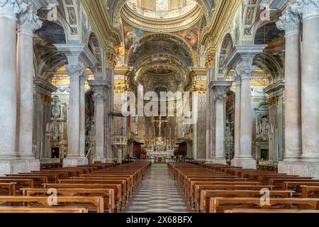 Inneres der Basilika San Giovanni Battista in Finale Ligure, Riviera di Ponente, Ligurien, Italien, Europa Stockfoto