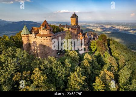 Chateau du Haut-Koenigsbourg aus der Luft, Orschwiller, Elsass, Frankreich Stockfoto