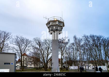 Der Ostsee-Grenzturm der ehemaligen DDR und heute ein Museum im Ostseebad Kühlungsborn im Winter, Mecklenburg-Vorpommern Stockfoto