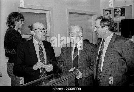 Richtfest der Neuen Synagoge Deutschland, Berlin, 29.10.1990, Richtfest der Neuen Synagoge Berlin in der Oranienburger Straße, Links: Vorsitzender der Jüdischen Gemeinde Berlin Heinz Galinski, Â *** Richtfest der Neuen Synagoge Deutschland, Berlin, 29 10 1990, Richtfest der Neuen Synagoge Berlin in der Oranienburger Straße, linker Vorsitzender der Jüdischen Gemeinde Berlin Heinz Galinski, Â Stockfoto