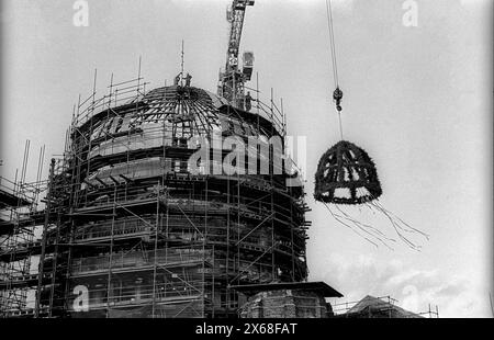 Richtfest der Neuen Synagoge Deutschland, Berlin, 29.10.1990, Richtfest der Neuen Synagoge Berlin in der Oranienburger Straße, Richtkranz, Â *** Richtfest der Neuen Synagoge Deutschland, Berlin, 29 10 1990, Richtfest der Neuen Synagoge Berlin in der Oranienburger Straße, Richtkranz, Â Stockfoto