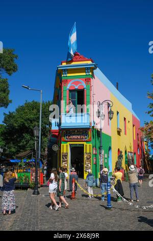 La Boca, Buenos Aires, Argentinien, bunt bemalte Häuser im Hafenviertel rund um die Gasse El Caminito Stockfoto