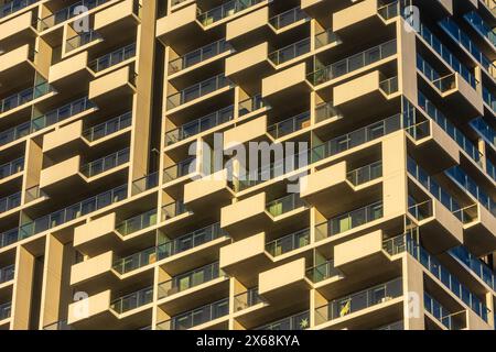 Volders, Apartment-Hochhaus Marina Tower der Firma BUWOG, Detail der Balkone in 02. Leopoldstadt, Wien, Österreich Stockfoto