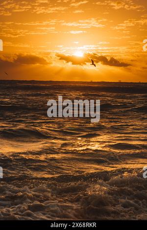 Panoramauntergang über dem Meer, Playa Del Carmen, Mexiko Stockfoto