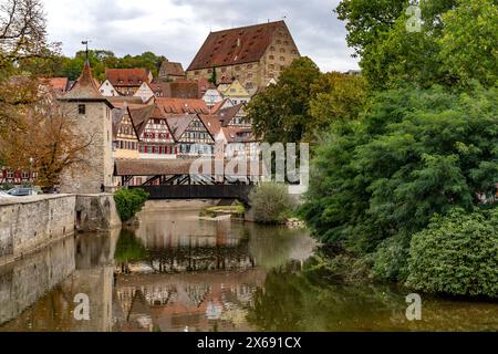 Sulferturm, Sulfer Steg und Fachwerkhäuser der Altstadt am Kocher in Schwäbisch Hall, Baden-Württemberg Stockfoto