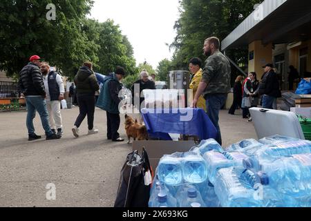 CHARKIW, UKRAINE - 13. MAI 2024 - Menschen aus der Region Charkiw wohnen in einem Evakuierungszentrum in Charkiw, Nordostukraine. Stockfoto