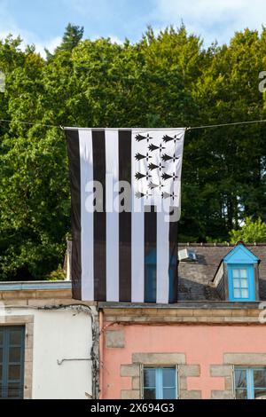 Die Flagge der Bretagne wird Gwenn-ha-du genannt, was auf Bretonisch weiß und schwarz bedeutet. Sie wird auch inoffiziell im Departement Loire-Atlant verwendet Stockfoto