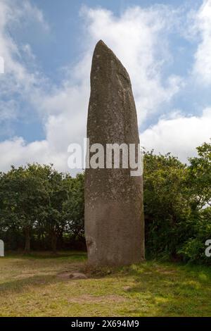 Der Menhir von Kerloas, auch Menhir von Kervéatoux genannt, befindet sich in Plouarzel im Departement Finistère. Sie gilt als die höchste Stellung Stockfoto