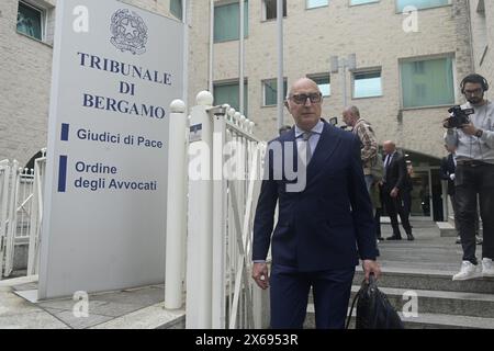 Bergamo, Italien. Mai 2024. Claudio Salvagni ( avvocato Bossetti ) - Caso Yara Ganbirasio, Revisione reperti processo Massimo Bossetti, 13 Maggio 2024 - Bergamo Italia ( Foto Tiziano Mazoni/LaPresse) Claudio Salvagni (Rechtsanwalt Bossetti) - Fall Yara Ganbirasio, Überblick über die Exponate im Massimo Bossetti-Prozess, 13 Mai 2024 - Bergamo Italien (Foto Tiziano Mazoni/LaPresse) Quelle: LaPresse/Alamy Live News Stockfoto