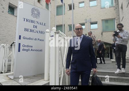 Bergamo, Italien. Mai 2024. Claudio Salvagni ( avvocato Bossetti ) - Caso Yara Ganbirasio, Revisione reperti processo Massimo Bossetti, 13 Maggio 2024 - Bergamo Italia ( Foto Tiziano Mazoni/LaPresse) Claudio Salvagni (Rechtsanwalt Bossetti) - Fall Yara Ganbirasio, Überblick über die Exponate im Massimo Bossetti-Prozess, 13 Mai 2024 - Bergamo Italien (Foto Tiziano Mazoni/LaPresse) Quelle: LaPresse/Alamy Live News Stockfoto