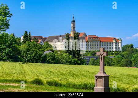 Die Reichsabtei Ochsenhausen war ein Benediktinerkloster, das von 1090 bis 1803 St. Georg gewidmet war Stockfoto