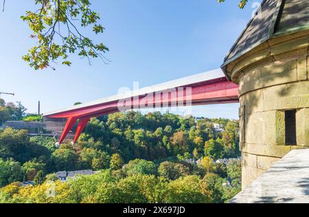 Luxemburg-Stadt (Luxemburg, Letzebuerg), Spueneschen Tiermchen (Spanischer Turm), Großherzogin Charlotte Brücke in Luxemburg Stockfoto