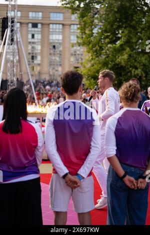 Frankreich. Mai 2024. © STADION-ACTU/STADION ACTU/MAXPPP - 13/05/2024 ; - 13. mai 2024 - Kevin Mayer dernier Relay allume le chaudron olympique sur l'Esplanade de l'Europe Montpellier französischer Decthlon olympiasieger Kevin Mayer während der olympischen Fackelstaffelfeier am 13. Mai 2024 am Place de l'Europe in Montpellier, Südfrankreich, vor den Olympischen Spielen 2024 in Paris. Quelle: MAXPPP/Alamy Live News Stockfoto