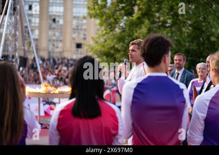 Frankreich. Mai 2024. © STADION-ACTU/STADION ACTU/MAXPPP - 13/05/2024 ; - 13. mai 2024 - Kevin Mayer dernier Relay allume le chaudron olympique sur l'Esplanade de l'Europe Montpellier französischer Decthlon olympiasieger Kevin Mayer während der olympischen Fackelstaffelfeier am 13. Mai 2024 am Place de l'Europe in Montpellier, Südfrankreich, vor den Olympischen Spielen 2024 in Paris. Quelle: MAXPPP/Alamy Live News Stockfoto