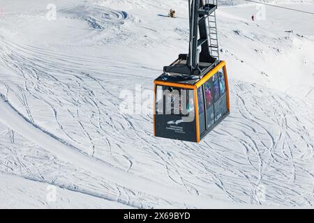 Nebelhornbahn auf dem Weg zur Gipfelstation (2224 m) Oberstdorf, Allgäu, Schwaben, Bayern, Deutschland Stockfoto