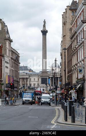 London, England, Vereinigtes Königreich; Nelsonsäule von der Whitehall Street aus gesehen; La columna de Nelson Stockfoto