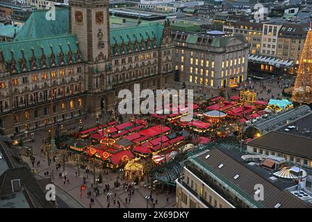 Europa, Deutschland, Hamburg, Stadt, Rathausmarkt, Rathaus, Weihnachtsmarkt, Blick von oben Stockfoto