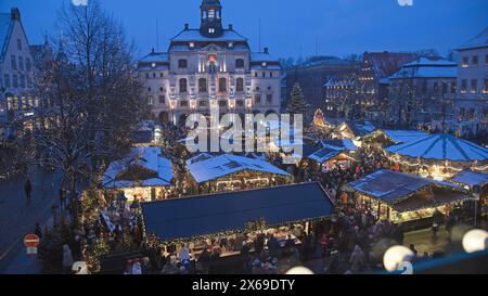 Europa, Deutschland, Metropolregion Hamburg, Lüneburg, Rathaus ab 1230, Weihnachtsmarkt, Abend Stockfoto