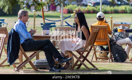 Genießen Sie die Gastfreundschaft im Concours of Elegance - Hampton Court Palace 2022 Stockfoto