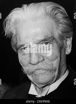 9. April 1965: Dr. ALBERT SCHWEITZER ist an einer schweren Erkrankung erkrankt. Albert Schweitzer erhielt den Friedensnobelpreis für seine Philosophie der Ehrfurcht vor dem Leben und unermüdlicher humanitärer Arbeit. (Kreditbild: © Keystone Press Agency/ZUMA Press Wire) NUR REDAKTIONELLE VERWENDUNG! Nicht für kommerzielle ZWECKE! Stockfoto