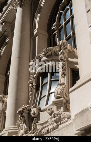 Die historische Fassade des New York Yacht Club ist ein berühmtes Beispiel für Beaux-Arts-Architektur, 37 W... 44th St. in New York City, USA 2024 Stockfoto