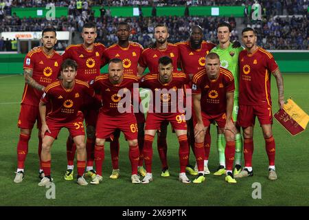 Bergamo, Italien. Mai 2024. Italien, Bergamo, 12. Mai 2024: Startaufstellung von AS Roma im Mittelfeld für Teamfotos während des Fußballspiels Atalanta BC vs AS Roma, Tag 36 Serie A Tim 2023-2024 Gewiss StadiumAtalanta BC vs AS Roma, Lega Calcio Serie A 2023/2024 Tag 36 im Gewiss Stadium (Foto: Fabrizio Andrea Bertani/Pacific Press) Credit: Pacific Press Media Production Corp./Alamy Live News Stockfoto