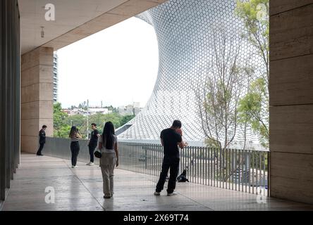 Die Kurven des Soumaya Museums von der Terrasse des Jumex Museums in Mexiko-Stadt, Mexiko Stockfoto