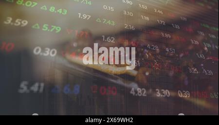 Abbildung: Sich ändernde Zahlen und Diagramme, die über frisch gebackenes Gebäck im Geschäft gehen Stockfoto