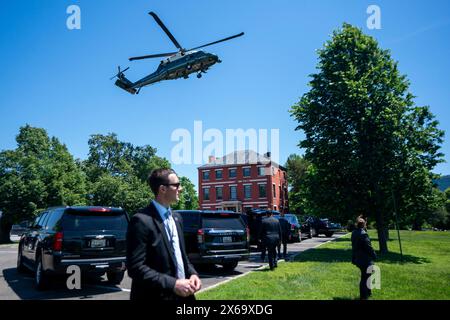 Washington, DC, USA. Mai 2024. Marine One mit US-Präsident Joe Biden an Bord landet am 13. Mai 2024 in Fort Lesley J. McNair in Washington, DC, USA. Präsident Biden kehrt von Rehoboth Beach, Delaware, nach Washington zurück. Quelle: Shawn Thew/Pool über CNP/dpa/Alamy Live News Stockfoto