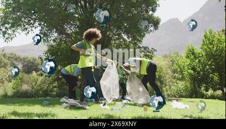 Bild von Globus-Ikonen über afroamerikanischen Familien, die Garten reinigen Stockfoto