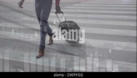 Bild von Grafiken und Gebäude über einem afroamerikanischen Mann mit Gepäck, der am Flughafen läuft Stockfoto