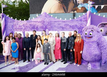 New York, Usa. Mai 2024. Awkwafina, Catharine Daddario, Emily Blunt, Liza Colon-Zayas, Bobby Moynihan, Steve Carell, John Krasinski, Cailey Fleming, Audrey Hoffman, Alan S. Kim, Fiona Shaw, Maya Rudolph, Matt Damon, Christopher Meloni, Bradley Cooper und Amy Schumer kommen am Montag, den 13. Mai 2024 in New York City auf den roten Teppich für Paramount's Premiere „IF“ New York. Foto: John Angelillo/UPI Credit: UPI/Alamy Live News Stockfoto