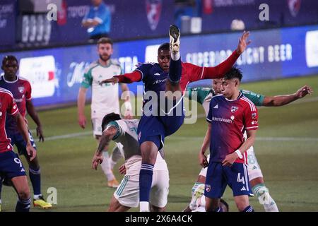 Frisco, Usa. Mai 2024. Dallas Mittelfeldspieler Patrickson Delgado #6 fliegt während des MLS-Spiels zwischen dem FC Dallas und Austin FC im Toyota Stadium in der Luft. Endstand Dallas 2 Austin 1. Quelle: SIPA USA/Alamy Live News Stockfoto