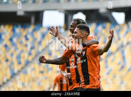 Nicht exklusiv: LWIW, UKRAINE - 11. MAI 2024 - Spieler des FC Schakhtar Donetsk reagieren auf ihre Treffer am 28. Spieltag der ukrainischen Premier League 2023/24 Stockfoto