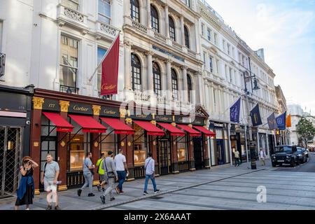 Cartier Luxuswarengeschäft in der New Bond Street, Mayfair, London, England, Großbritannien, 2023 Stockfoto