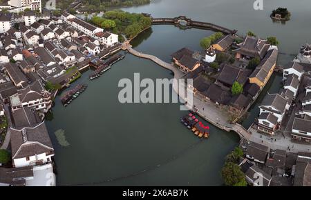 Luftaufnahme der ruhigen Wasserstadt Jinxi in Suzhou, China. Stockfoto