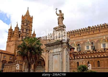 Außenansicht der Kathedrale von Palermo in Sizilien Italien Stockfoto